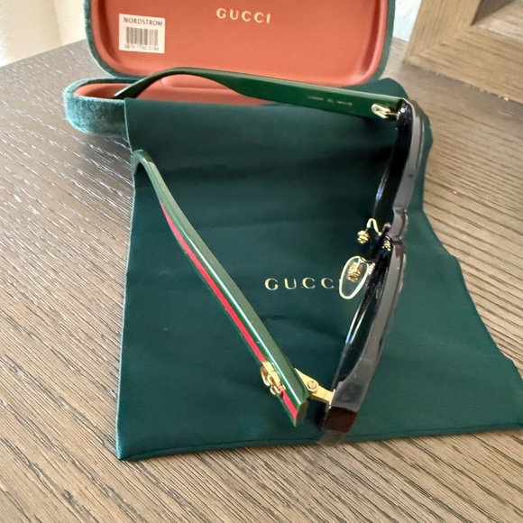 Gucci Black and Green Sunglasses with Gold Details - Picture 1 of 4